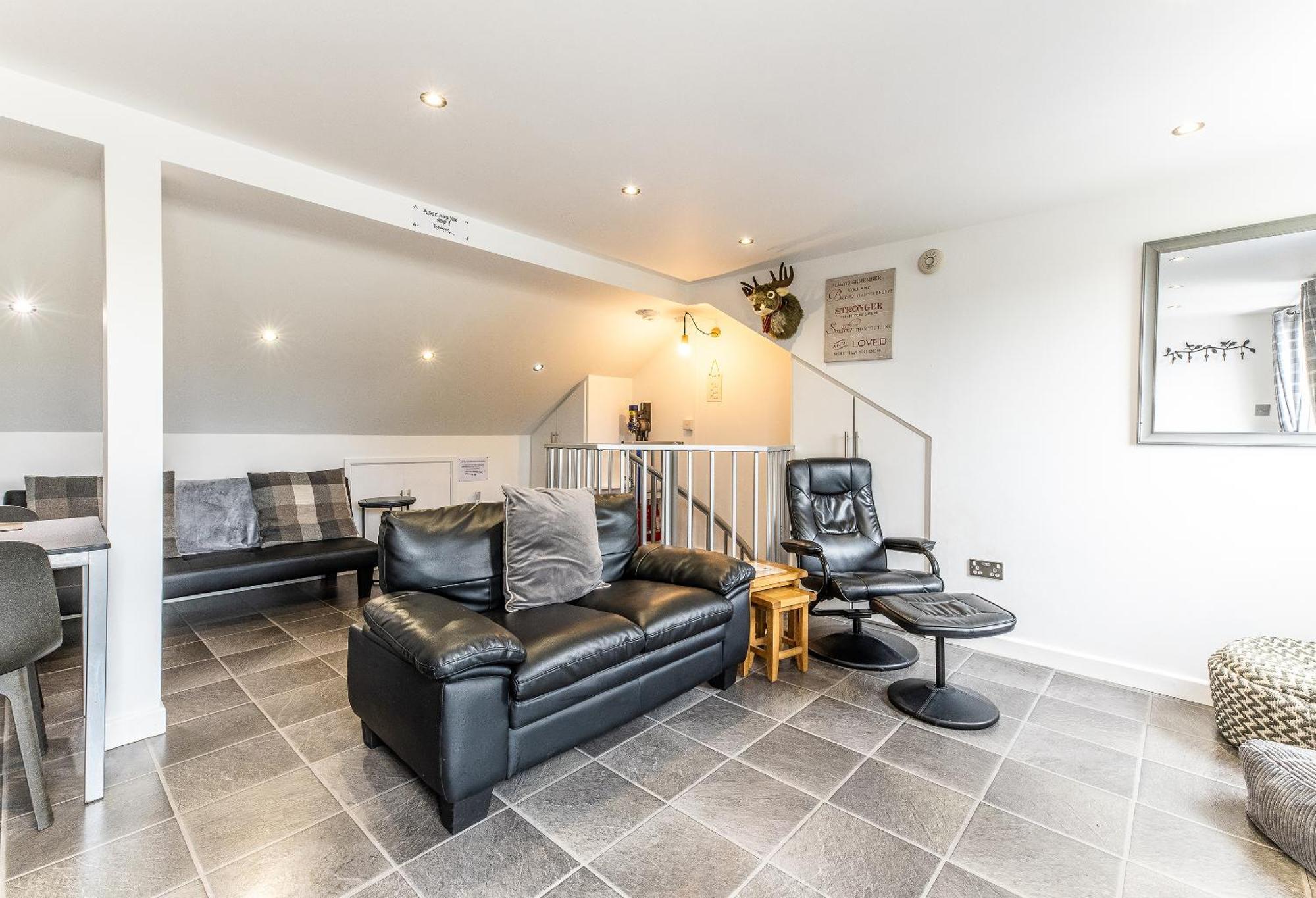 Upside Down House - Sleeps Up To 6 Guests - Great For Family And Friends Gatherings,Corporate Events ,Near Sherwood Forest At Fairview Farm In Nottingham Set In 88 Acres Esterno foto